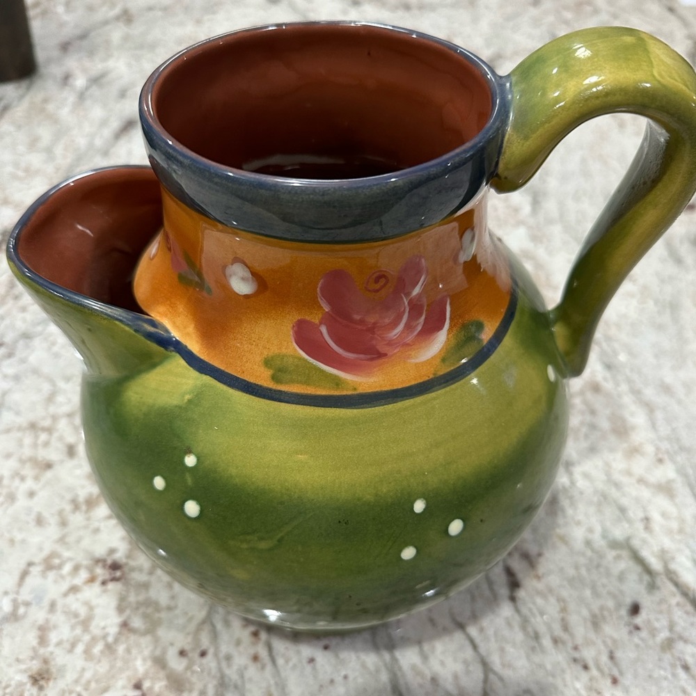 Beautifully Colorful Centrum Tuscan Rose 64oz pitcher Microwave Dishwasher Safe.